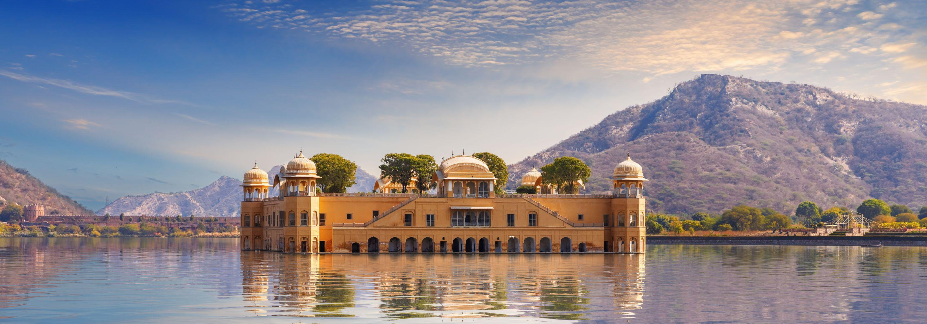 Dehradun to Jaipur Taxi Service